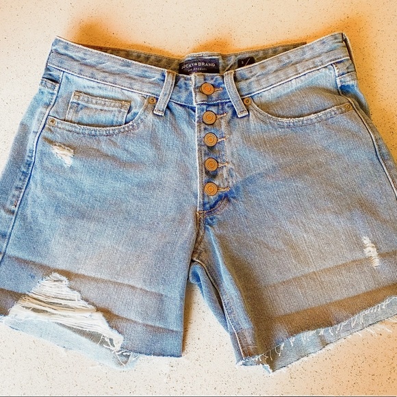 LUCKY BRAND Distressed Boyfriend Fray Denim Short - Picture 2 of 5